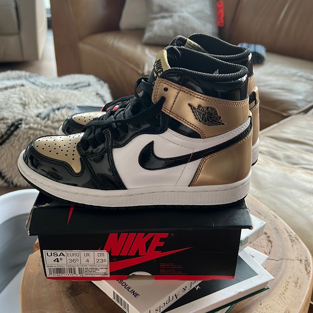 Used Jordan 1 size 4.5 Gold Toe